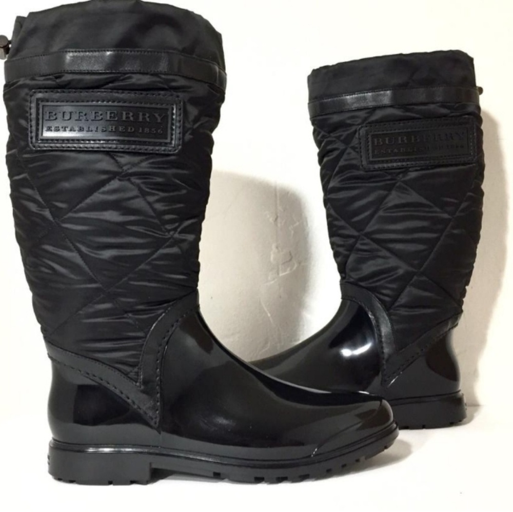 Authentic Burberry black rubber quilted rainboots